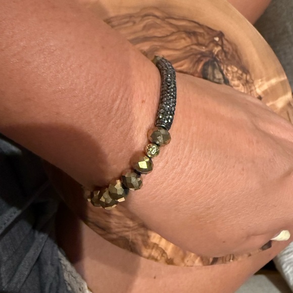 Chic Gold and Black Beaded Bracelet - Picture 5 of 5